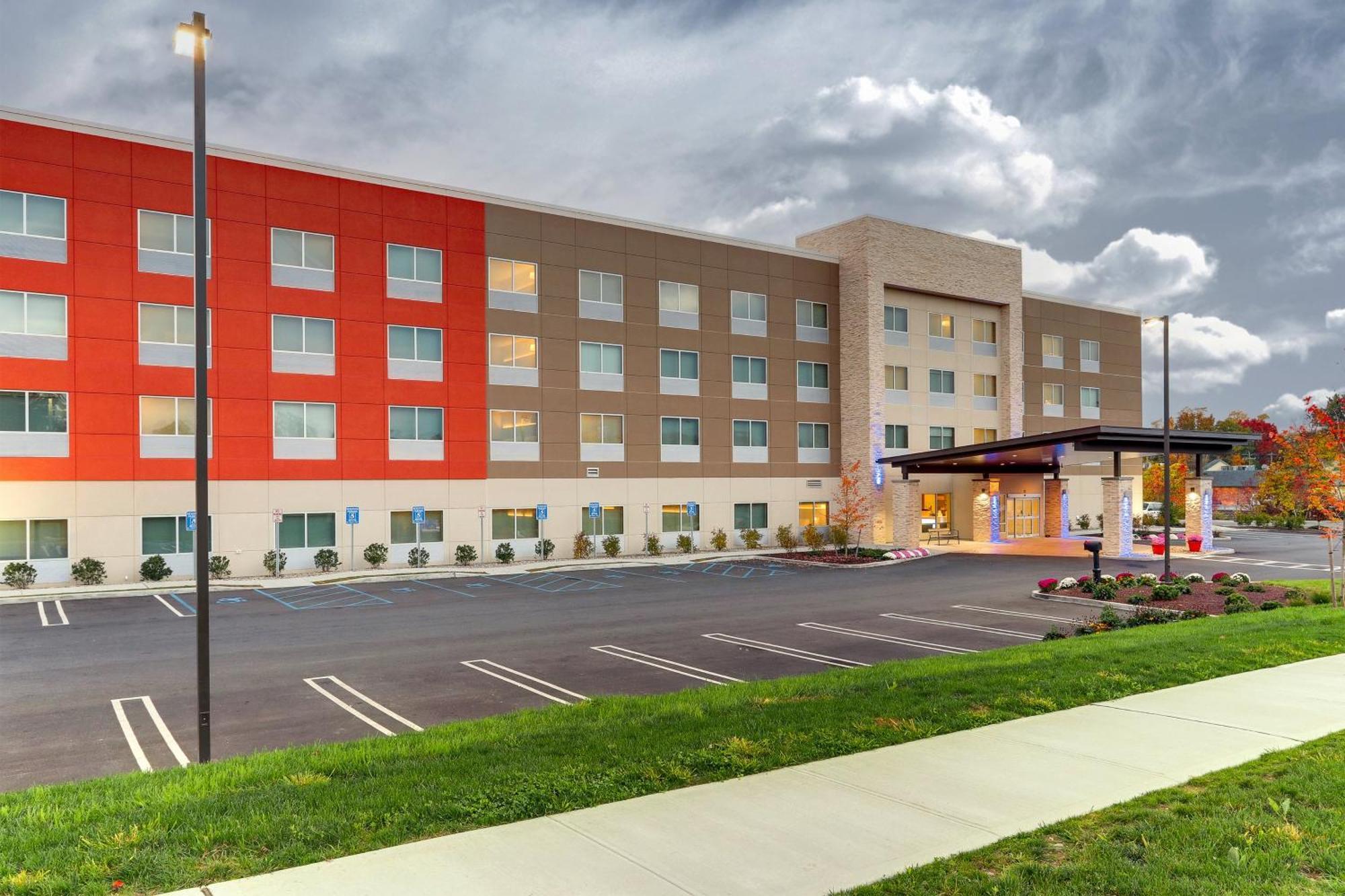 Holiday Express & - - Goshen By Ihg
