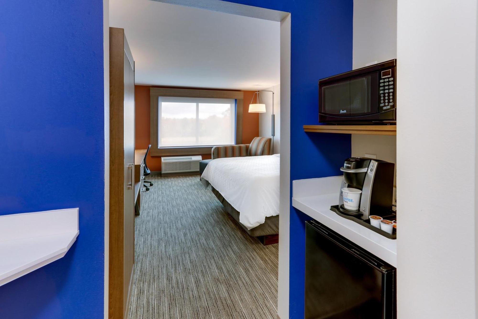 Hotel Express & - - Goshen By Ihg