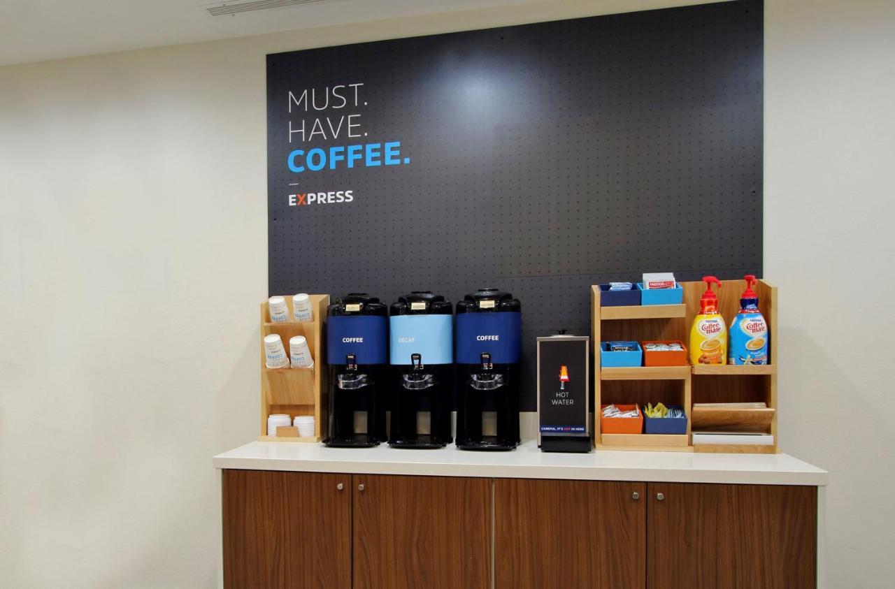 Express & - - Goshen By Ihg Hotel 2*