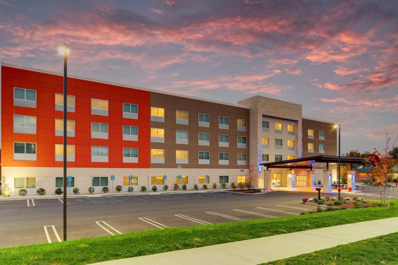 Hotel Express & - - Goshen By Ihg
