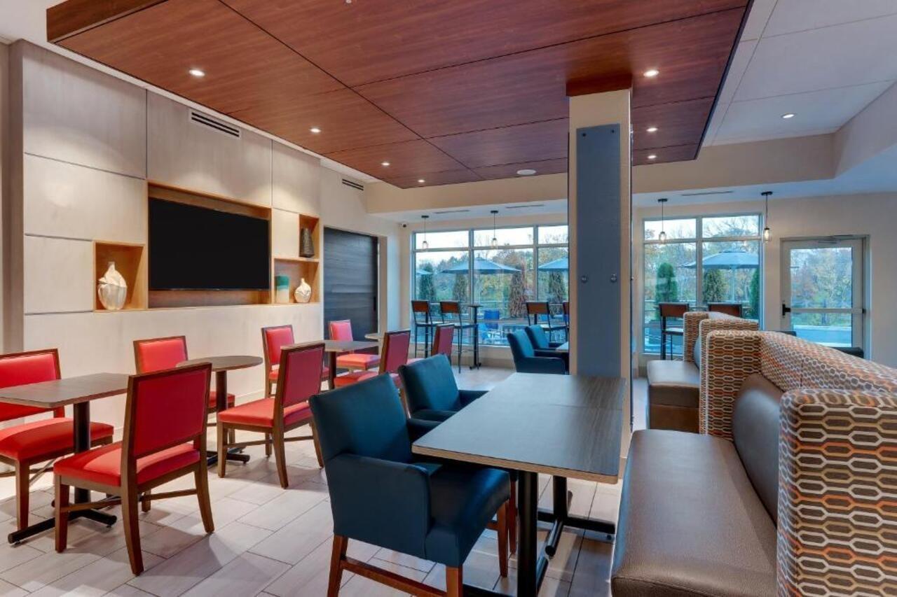 Express & - - Goshen By Ihg Hotel 2*