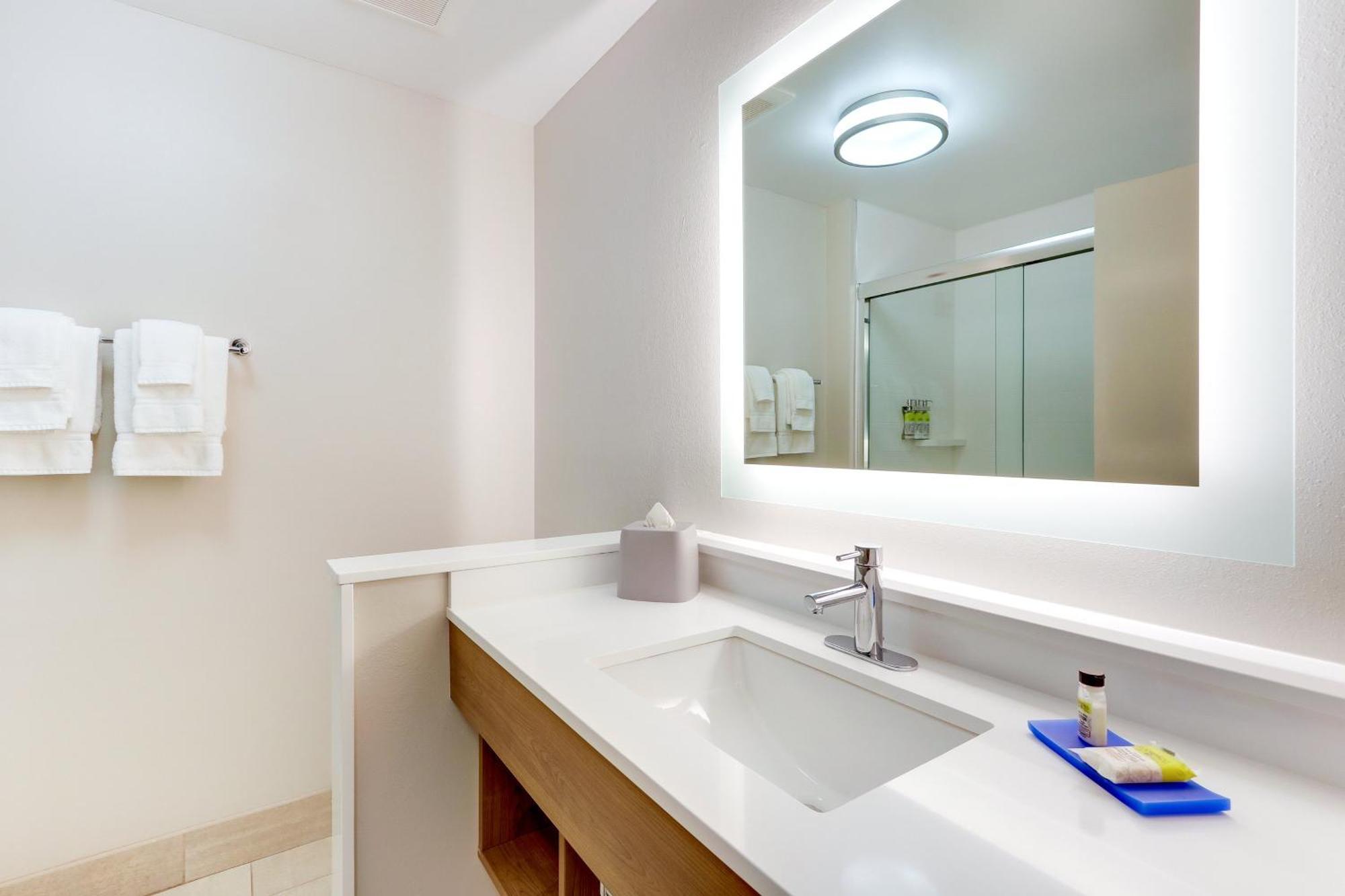 Express & - - Goshen By Ihg 2*