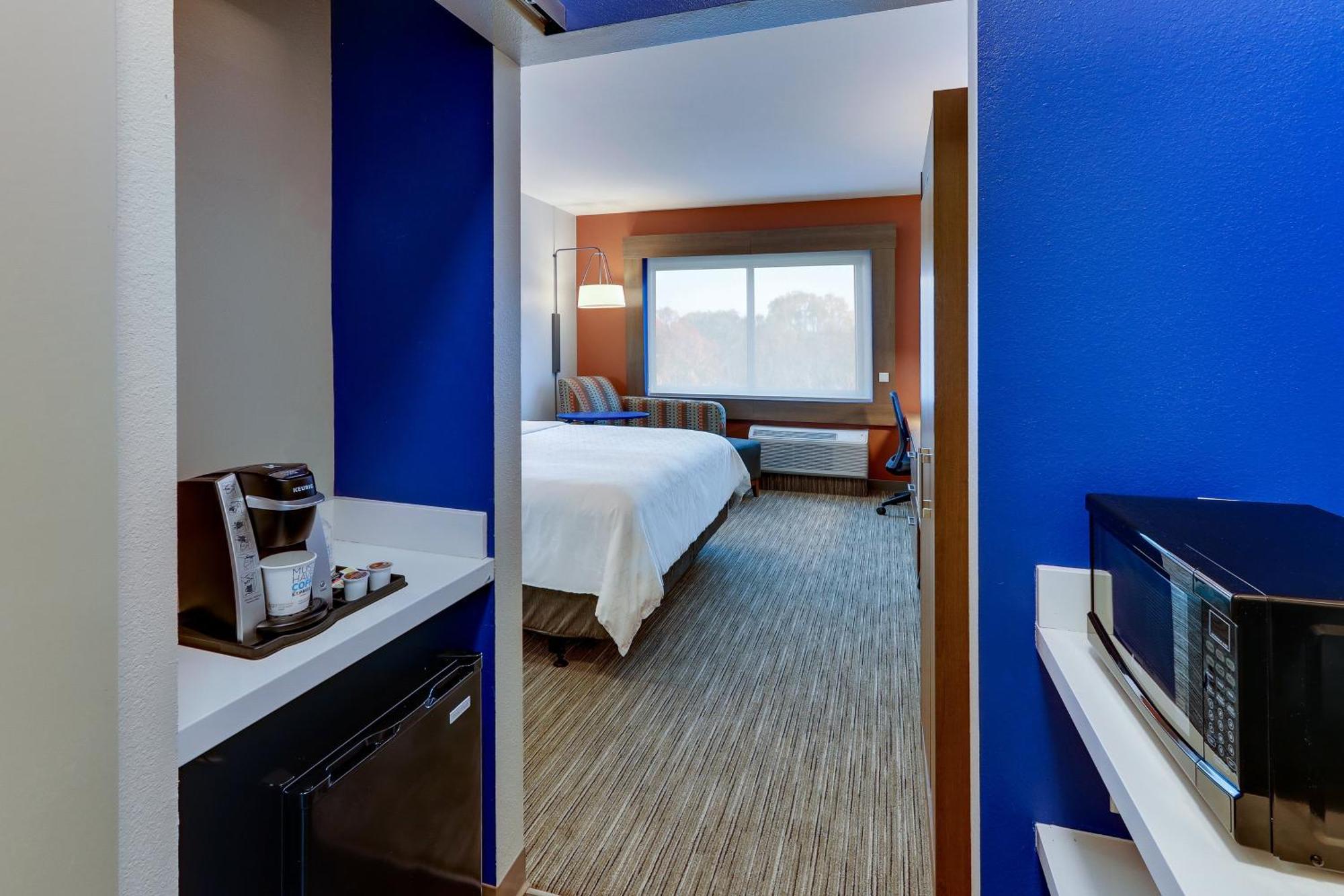 Hotel Express & - - Goshen By Ihg 2*